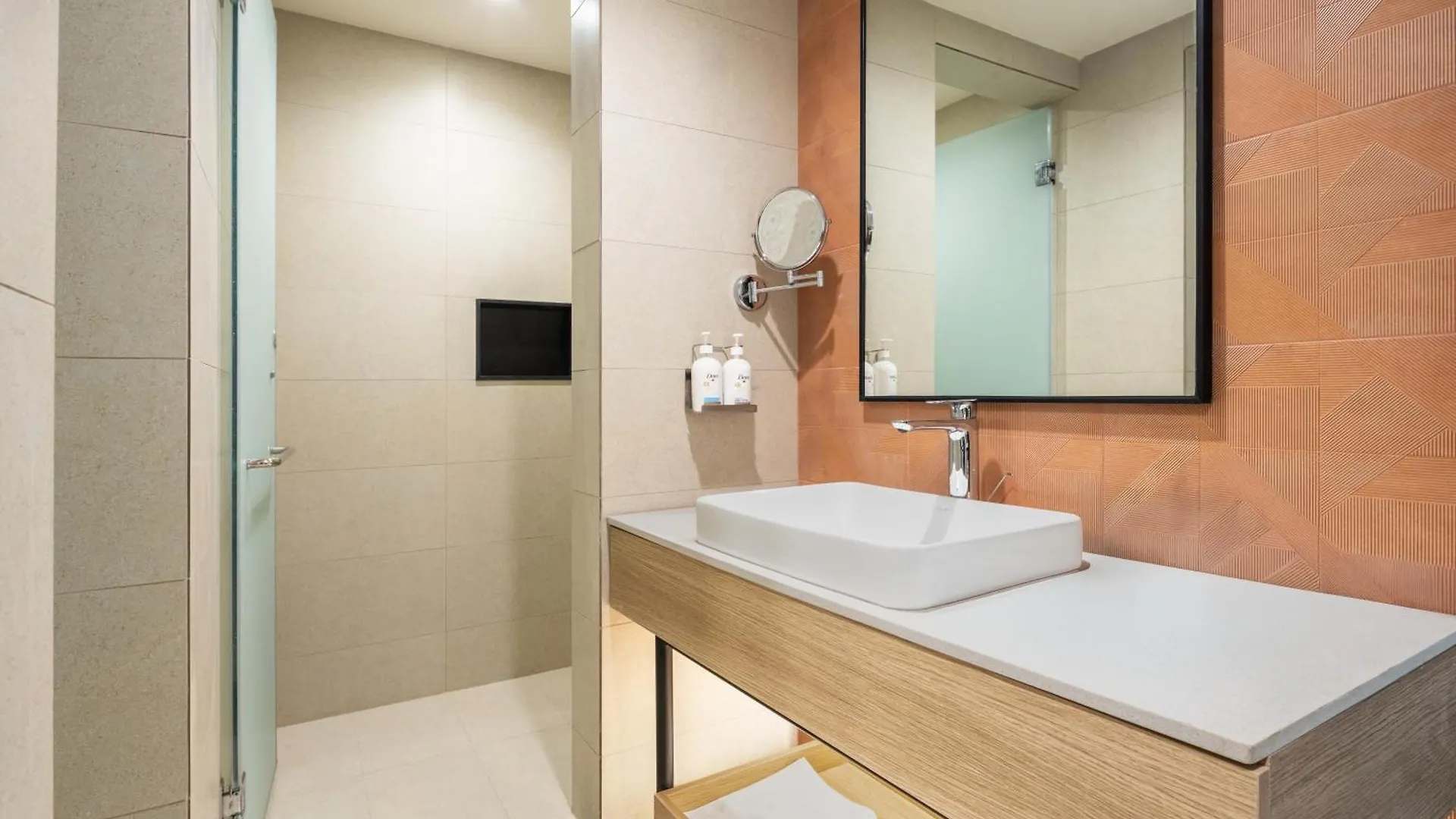 Holiday Inn Gurgaon Nh8 By Ihg
