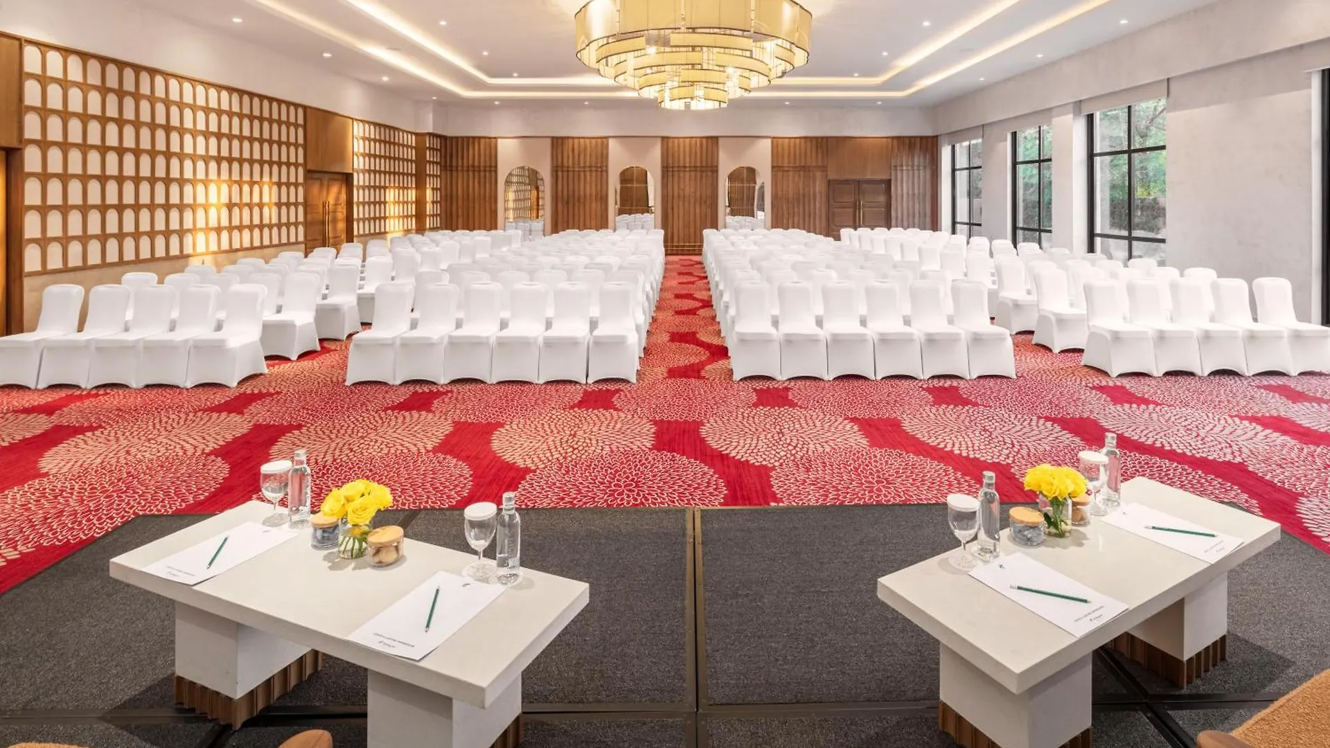 Holiday Inn Gurgaon Nh8 By Ihg 4*,  Indie