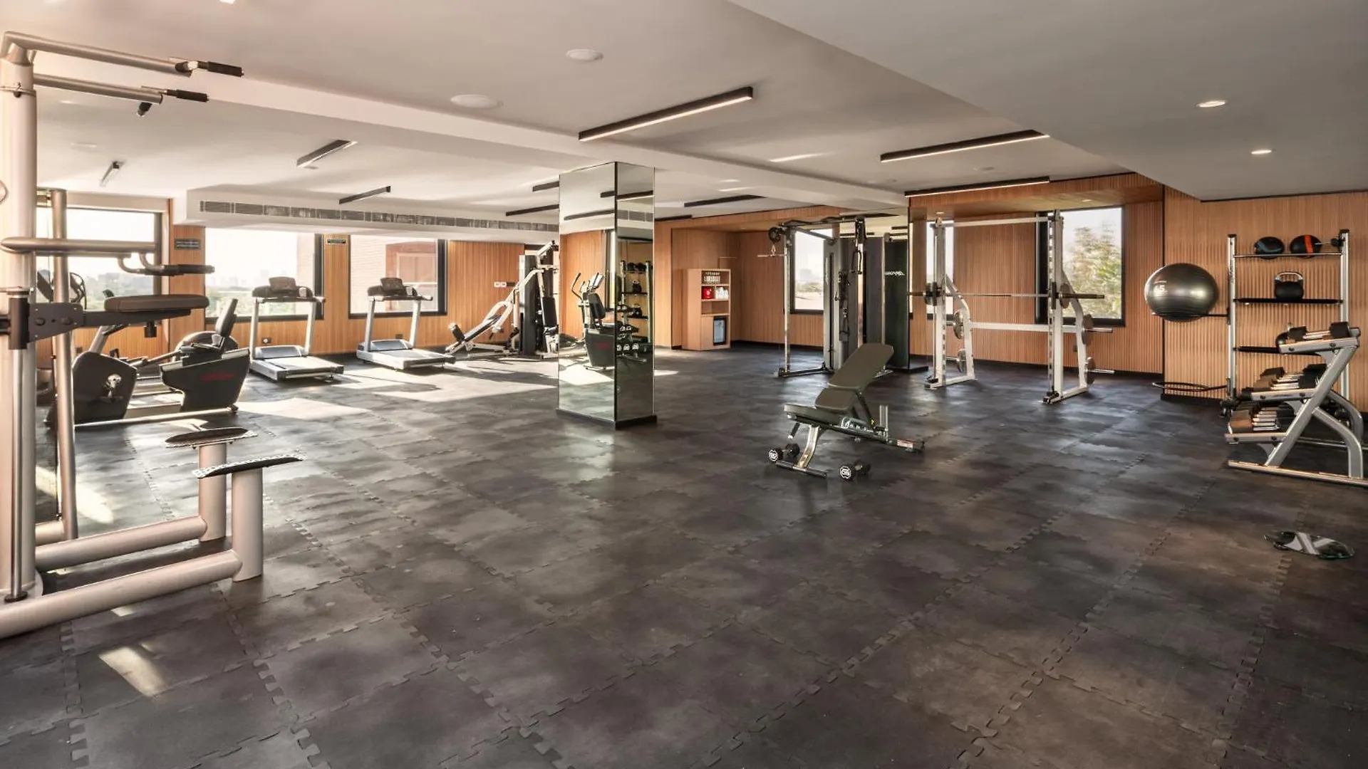 Holiday Inn Gurgaon Nh8 By Ihg