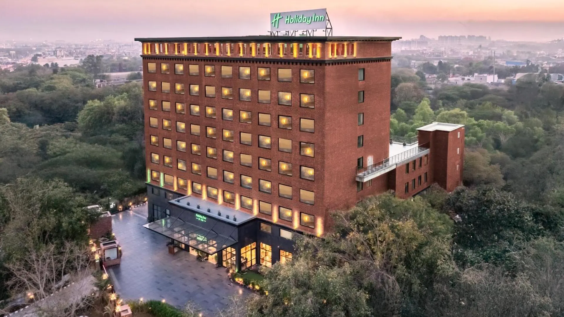 Holiday Inn Gurgaon Nh8 By Ihg 4*,  인도
