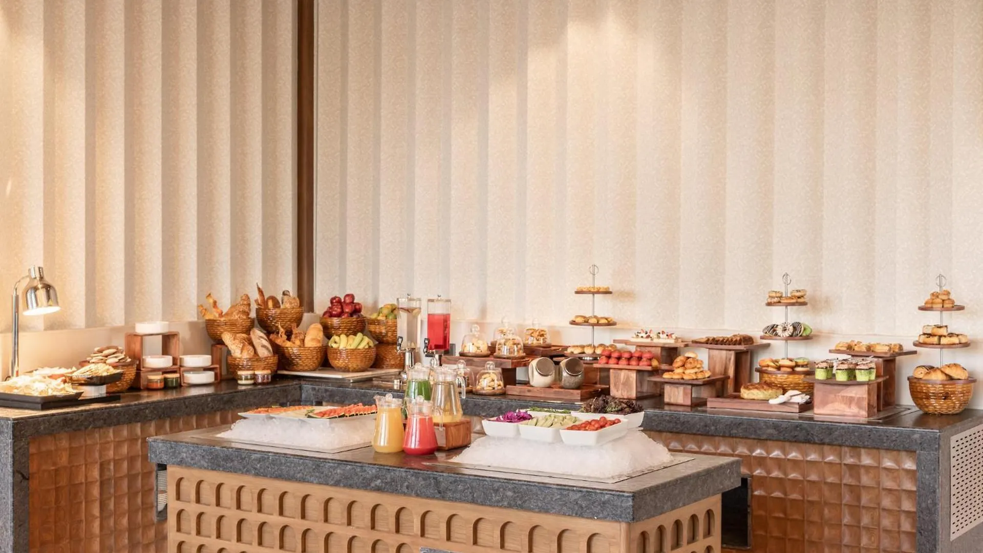 호텔 Holiday Inn Gurgaon Nh8 By Ihg