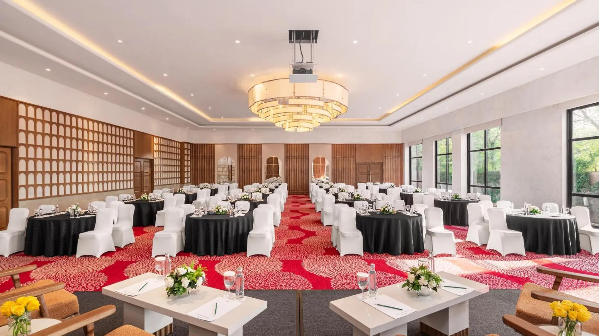 호텔 Holiday Inn Gurgaon Nh8 By Ihg